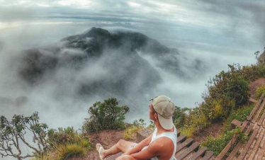 worlds end , horton plains, sri lankani